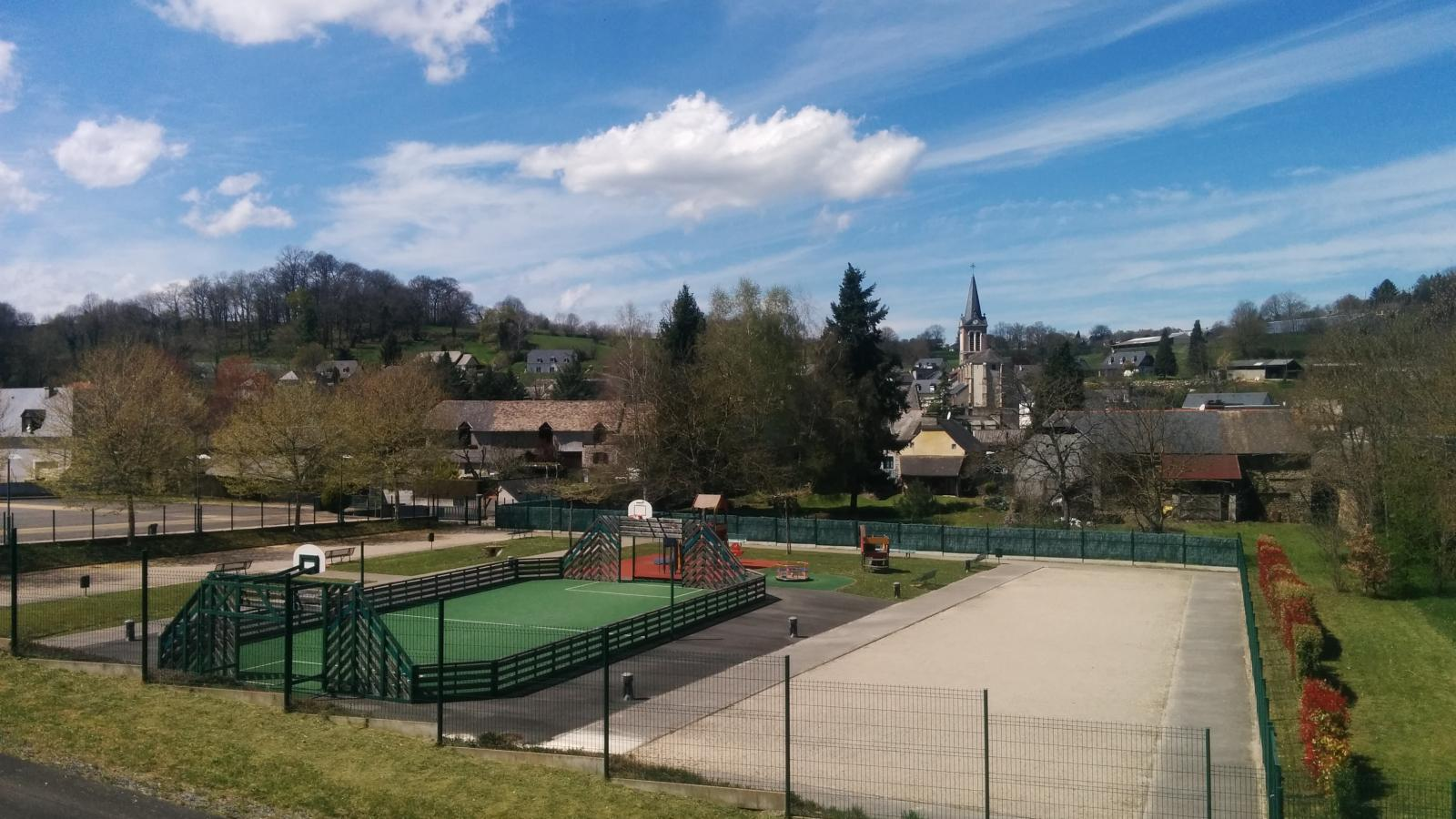 Mise en accessibilité et en sécurité du terrain de jeux et de loisirs, remplacement des jeux pour les enfants. Courant deuxième semestre 2021.