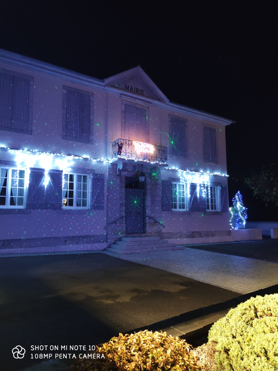 La Mairie illuminée pendent les fêtes de fin d’année