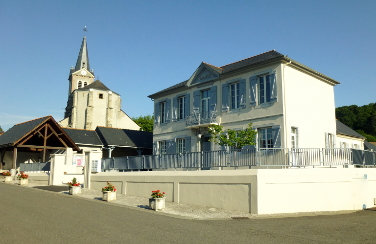La Mairie - l’Eglise - le Lavoir